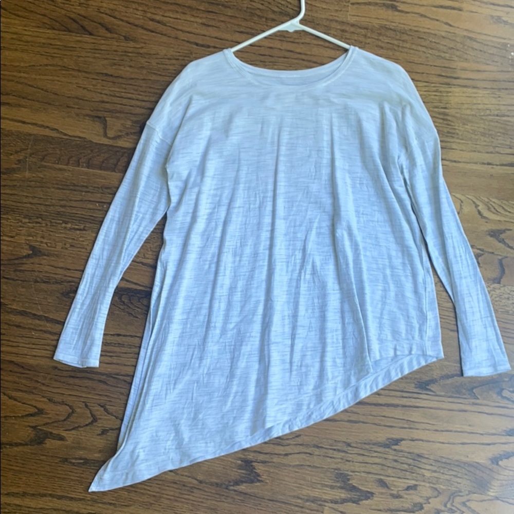 Lululemon split hem long sleeve tee. Size 6.